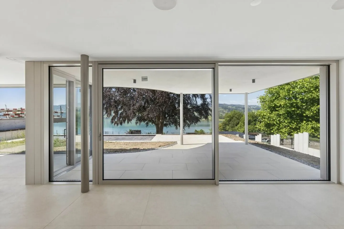 Villa neuve exclusive avec piscine et vue sur le lac - Photo 8 sur 13
