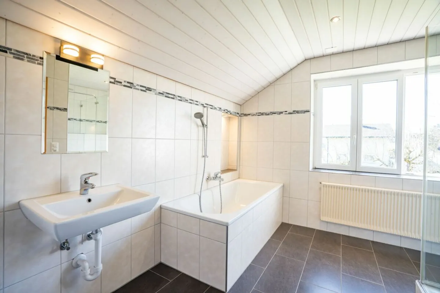 Familienidylle im Grünen - charmantes Einfamilienhaus mit Potenzial - Foto 9 von 13