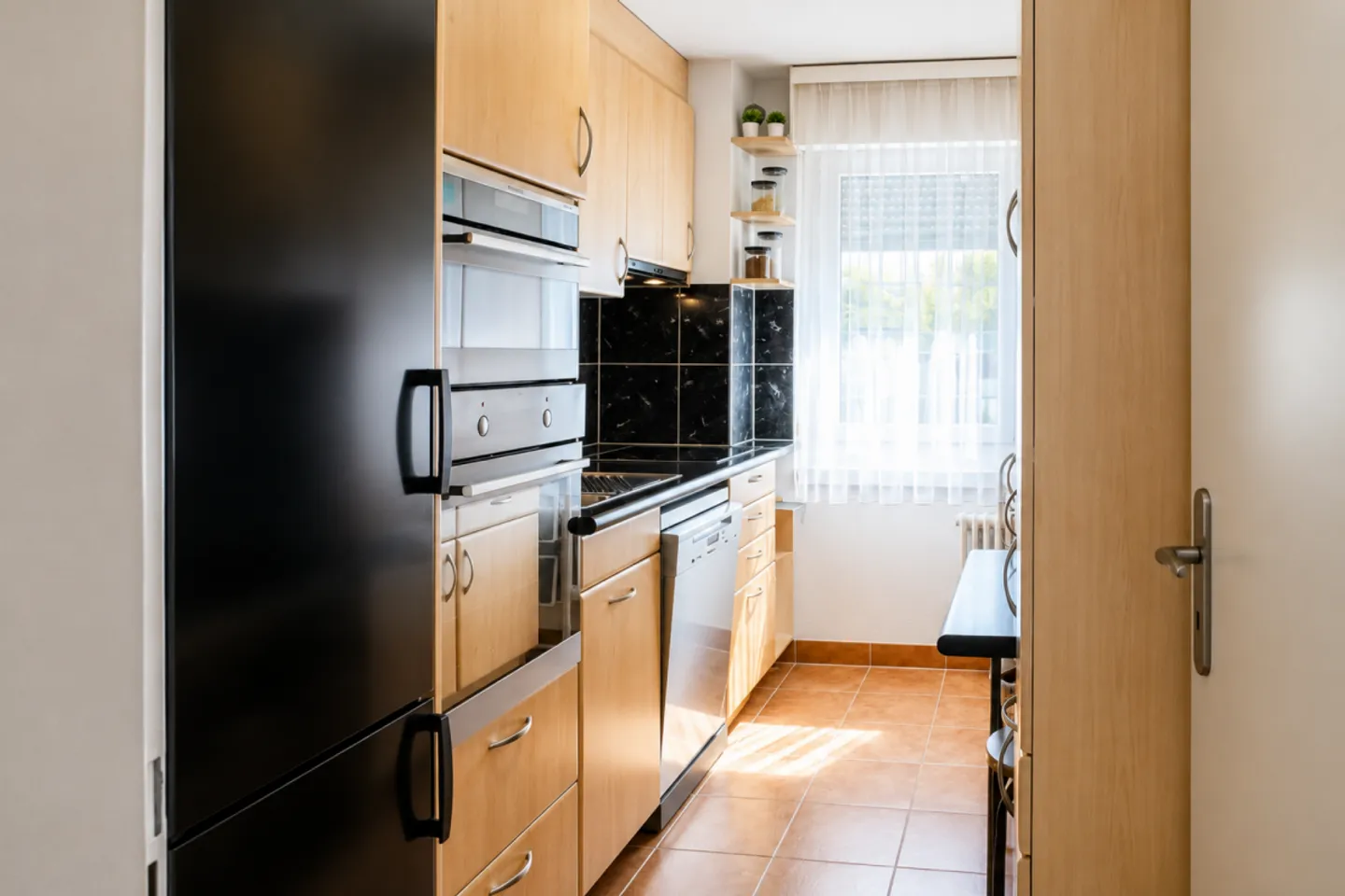 Wohnen zwischen See und Stadt - gepflegte 4.5-Zimmer-Wohnung nur wenige Schritte vom Greifensee entfernt - Photo 7 of 13