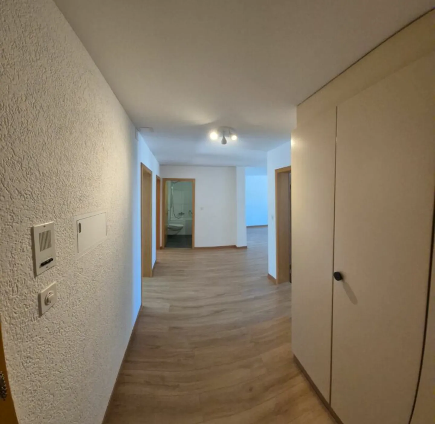 Charmante Wohnung mit Traumhaftem Ausblick - Foto 2 von 8