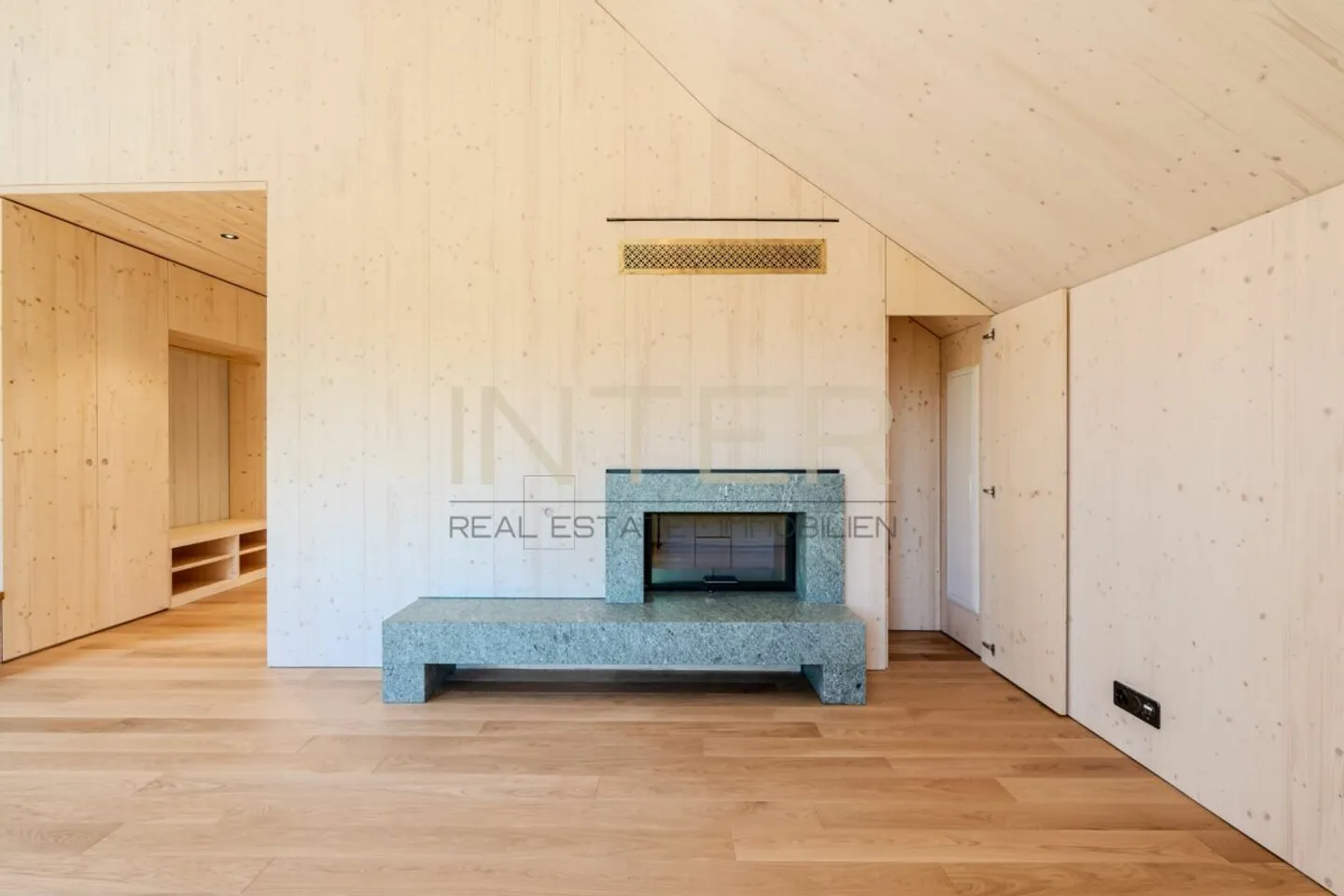 First occupancy in Risch: Exclusive 4.5-room maisonette with gallery, fireplace and two loggias - Photo 6 of 13