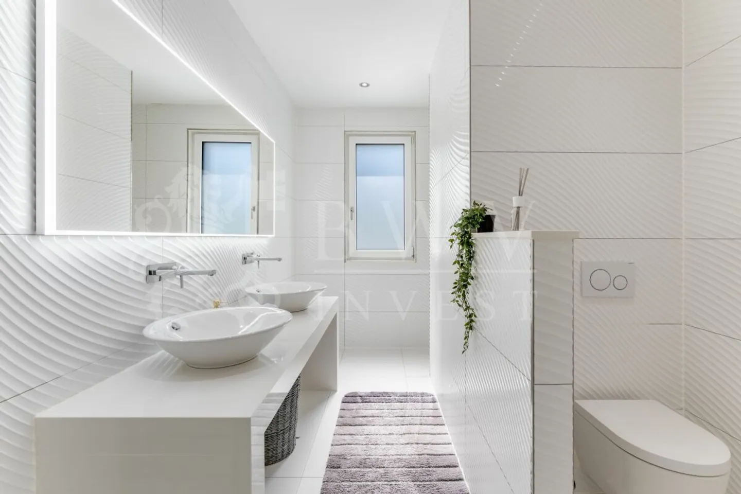Modern Design House with Pool | 310 m² Living Space | Lots of Privacy - Photo 11 of 13