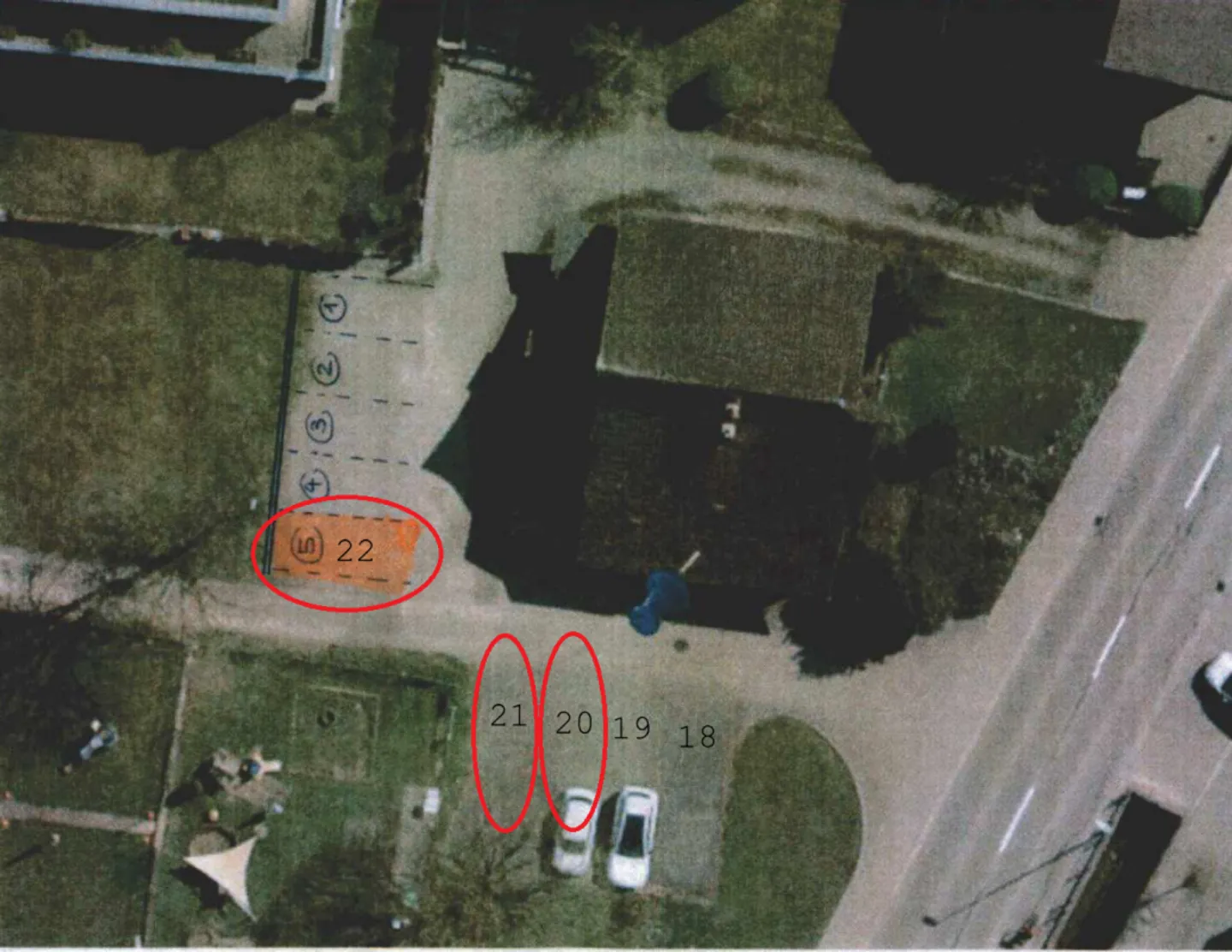 Outdoor parking spaces in the center of Merenschwand - Photo 2 of 2