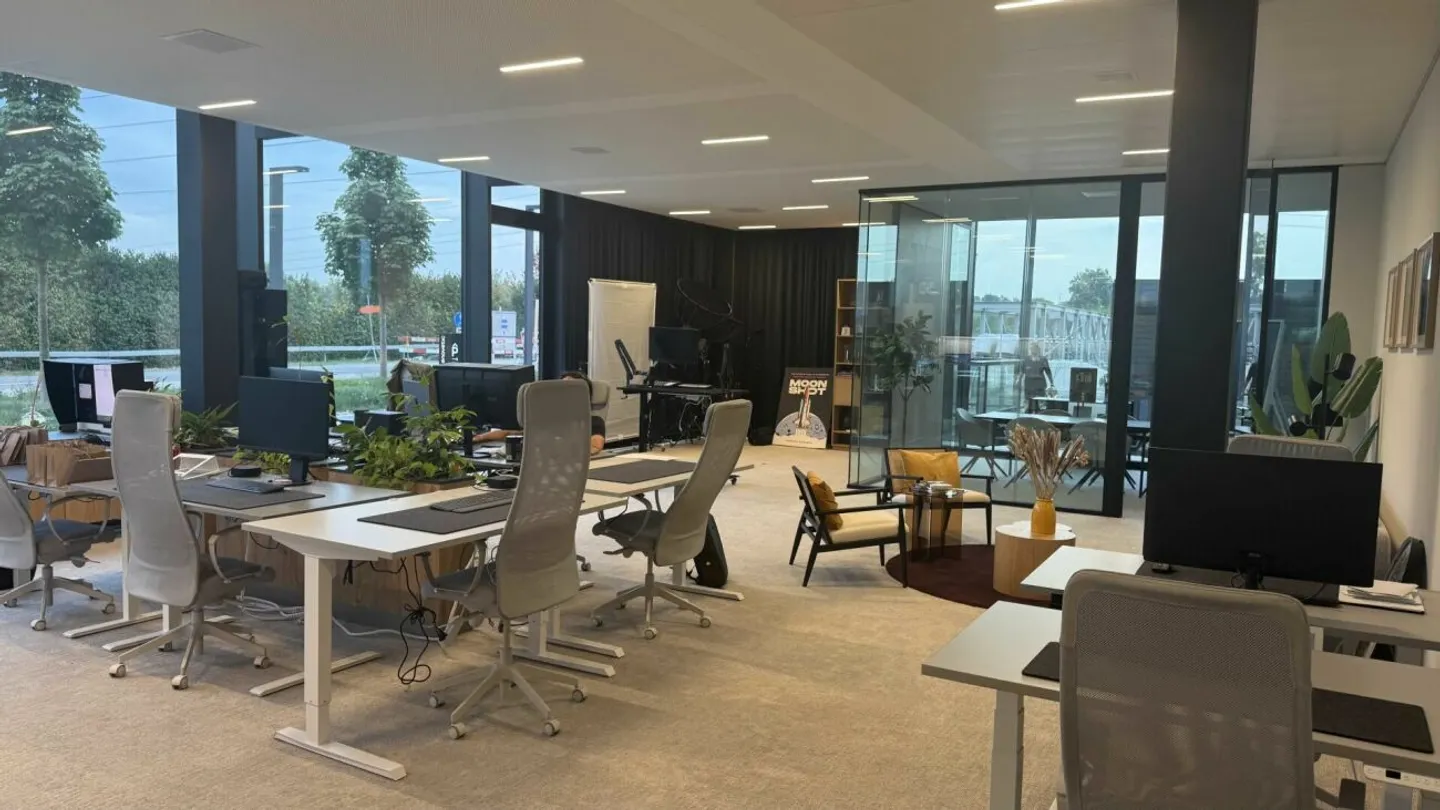 116 m² Büro mit eigener Teeküche und zwei Tiefgaragenplätzen in Rotkreuz - Foto 4 von 13