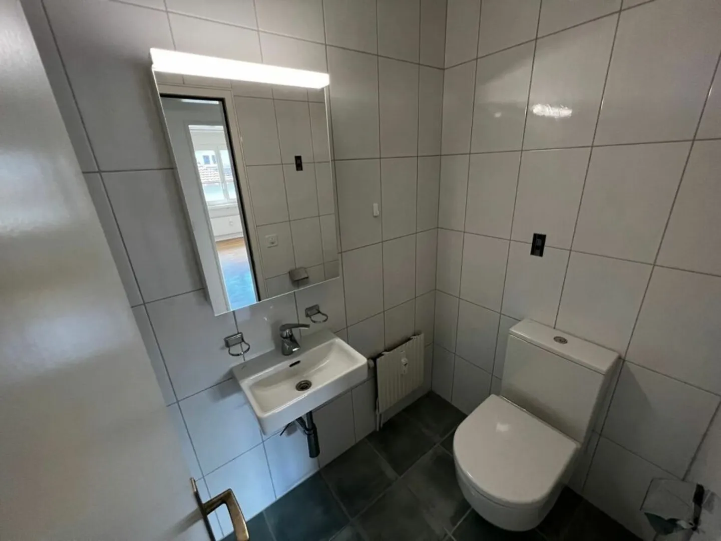 Appartement confortable de 3,5 pièces avec balcon et cheminée - Photo 7 sur 8