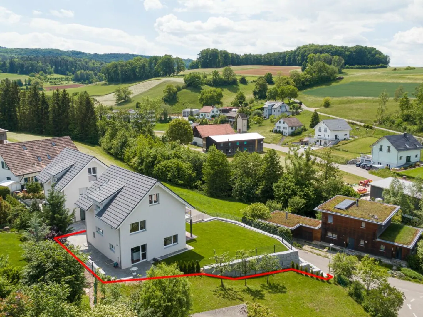 High-quality single-family home in Zeihen - elevated location, plenty of privacy & beautiful views - Photo 3 of 12