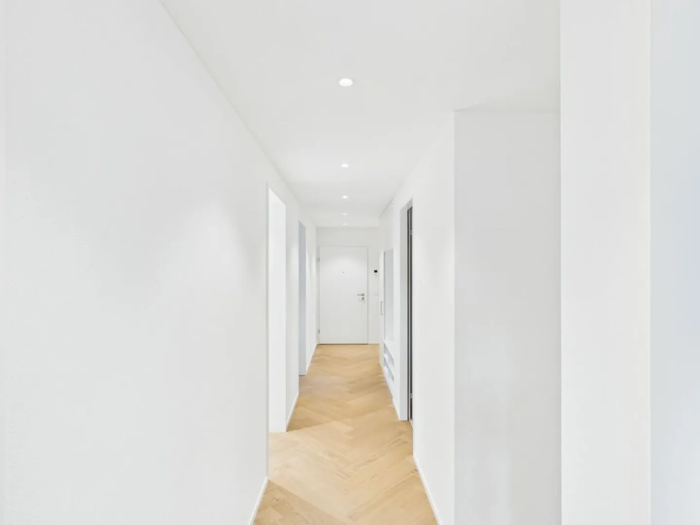 Modern and bright with high-quality finishing standards - Photo 5 of 13