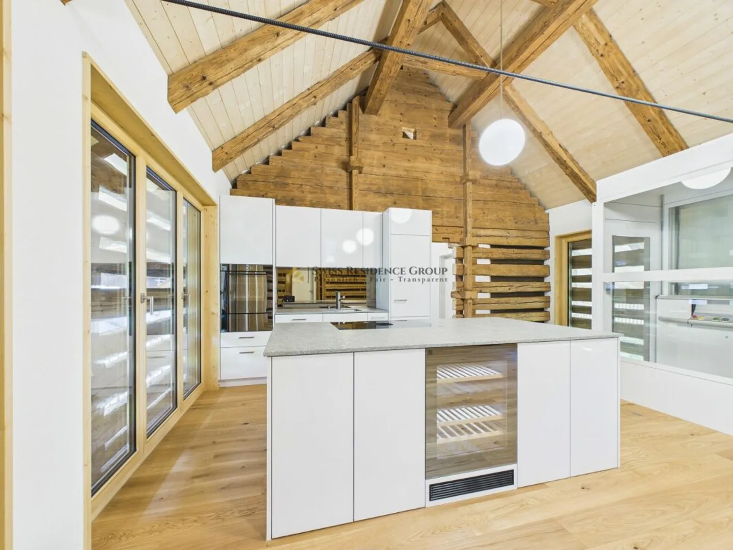 Historical charm meets modern living comfort - Photo 10 of 13