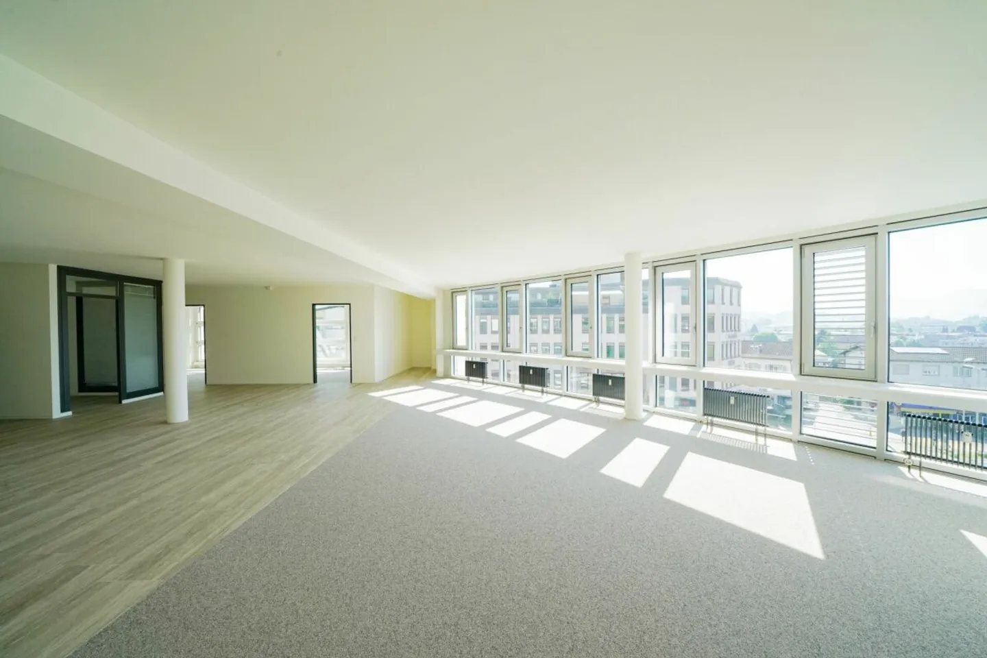 Prime Location Meets Flexibility: 256 m² for Your Business - Photo 8 of 9