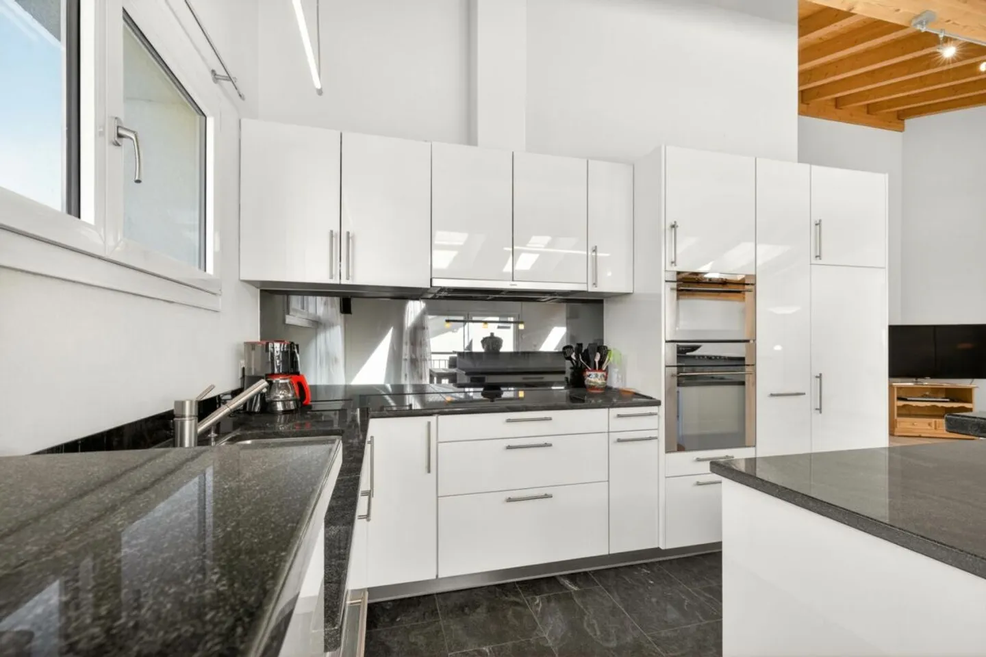 Penthouse unique de 4,5 pièces avec magnifique véranda à vendre - Photo 3 sur 13