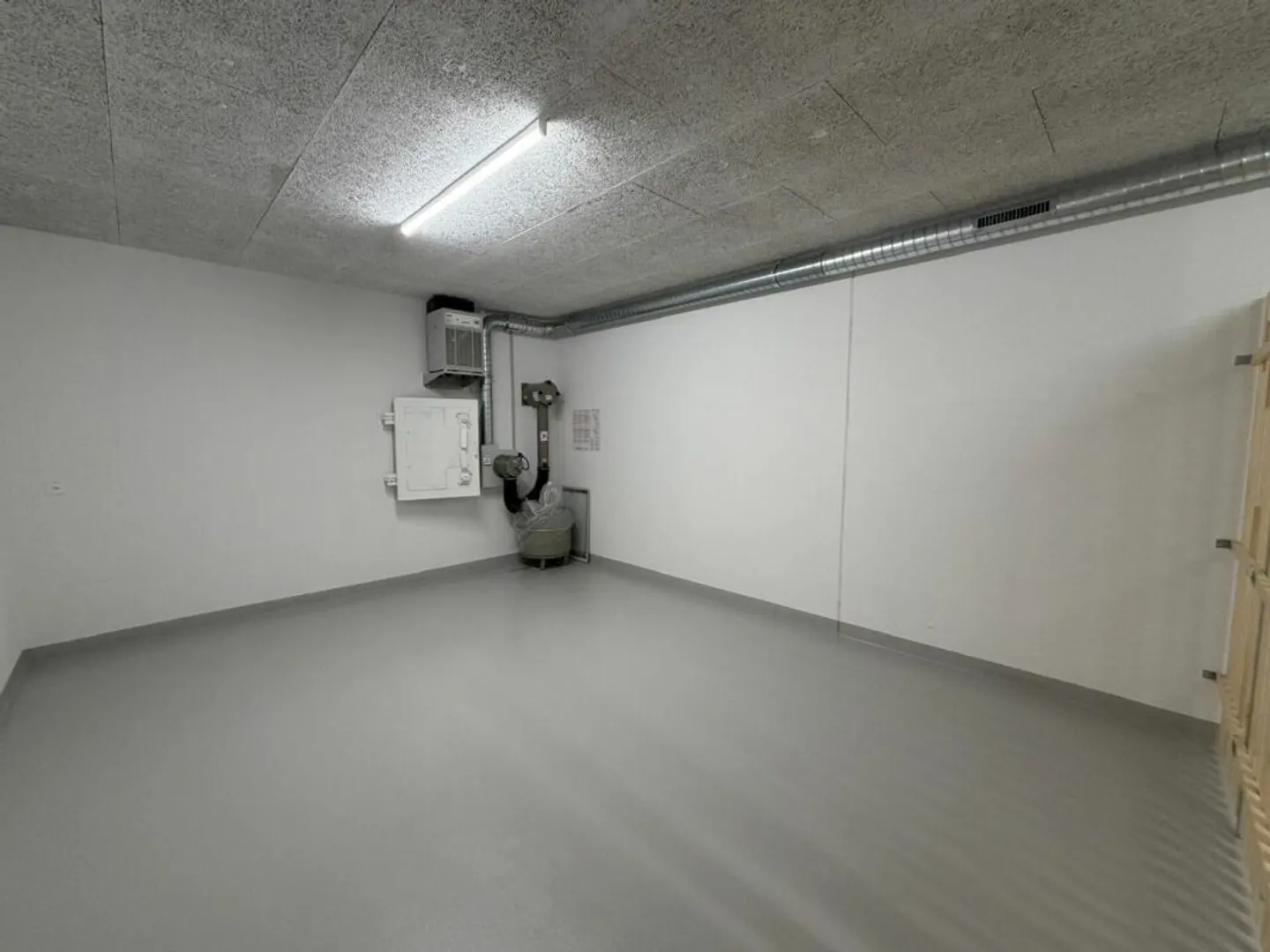 Storage room for rent - Photo 2 of 4