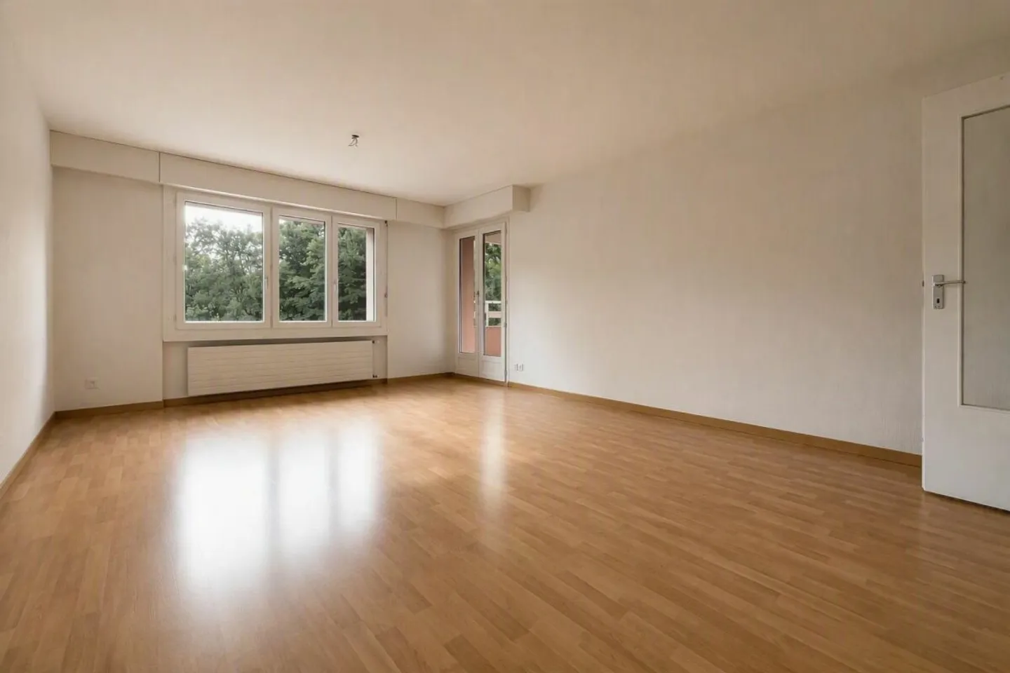 Appartement lumineux de 4,5 pièces dans un emplacement calme et central - Photo 3 sur 9