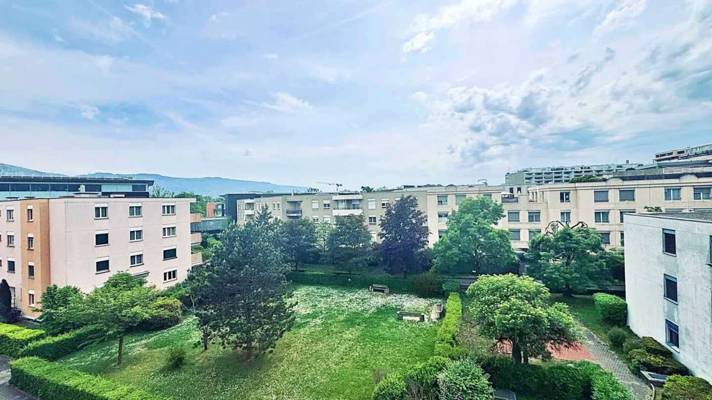 Attique spacieux avec balcon - Photo 5 sur 13