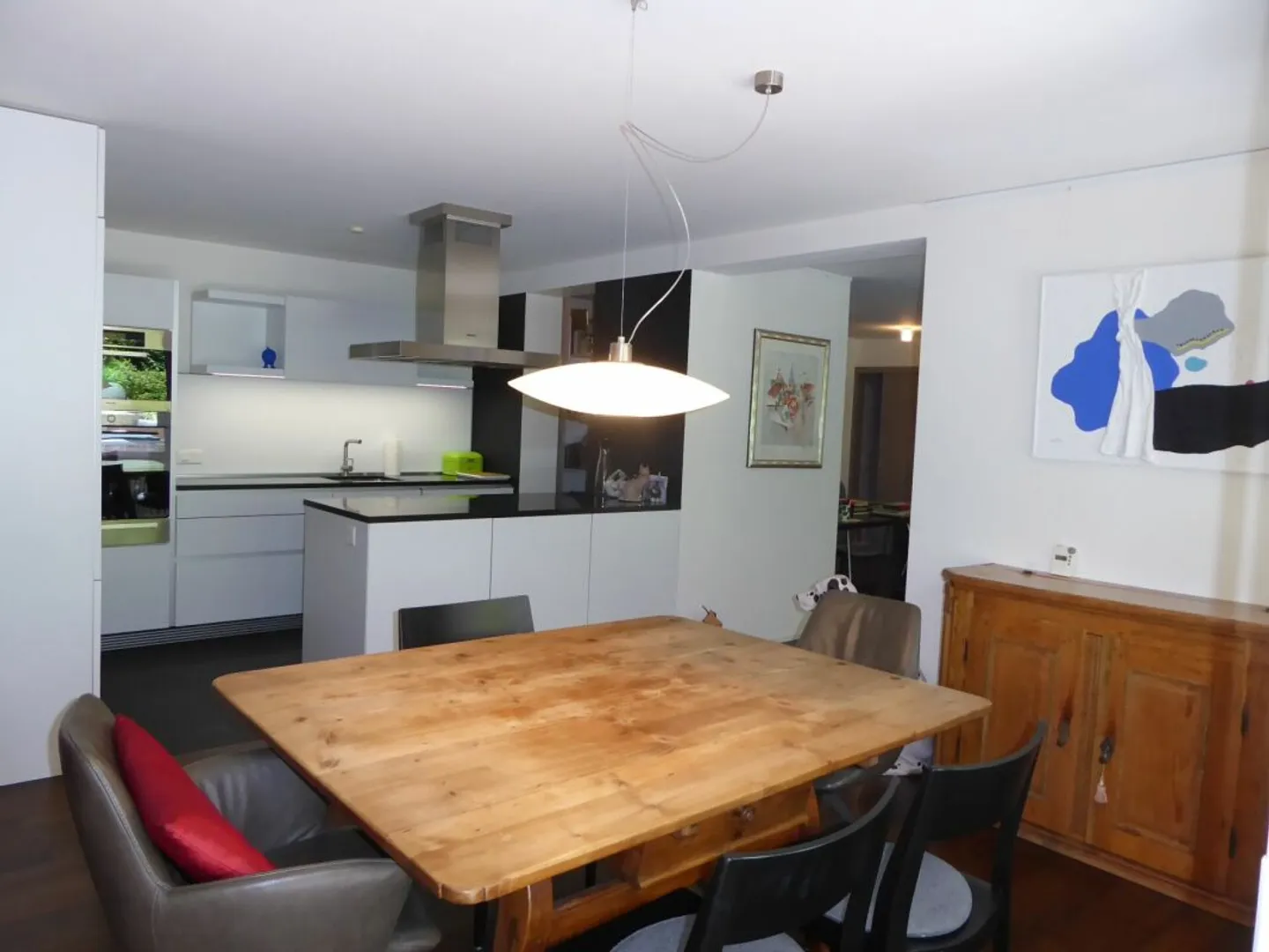 Appartement de vacances spacieux de 4,5 pièces avec balcon, terrasse et deux places de parking souterrain - Photo 5 sur 13