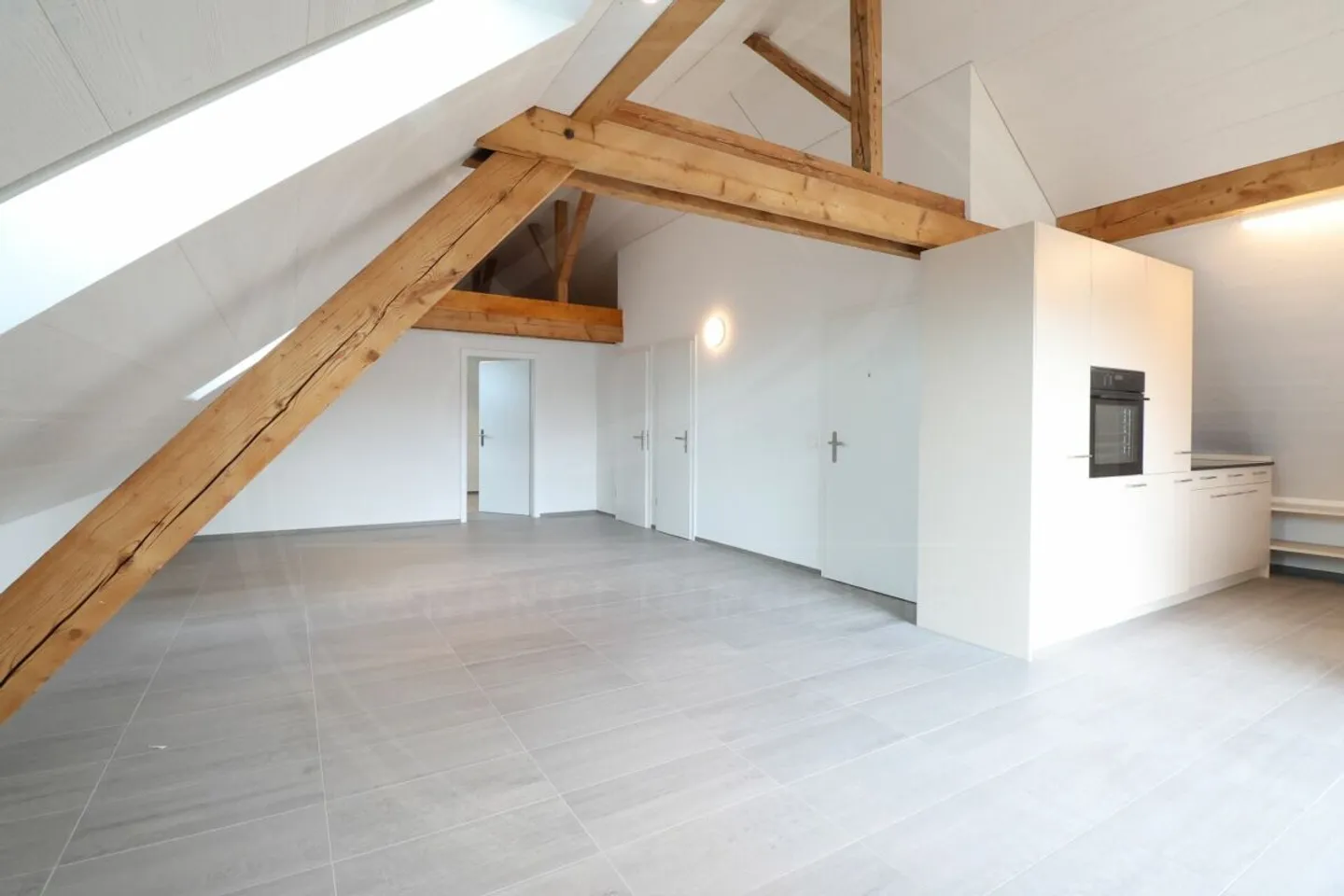 Grosszügige neue 1½-Zimmer-Dachwohnung mit Charme! - Foto 1 von 4