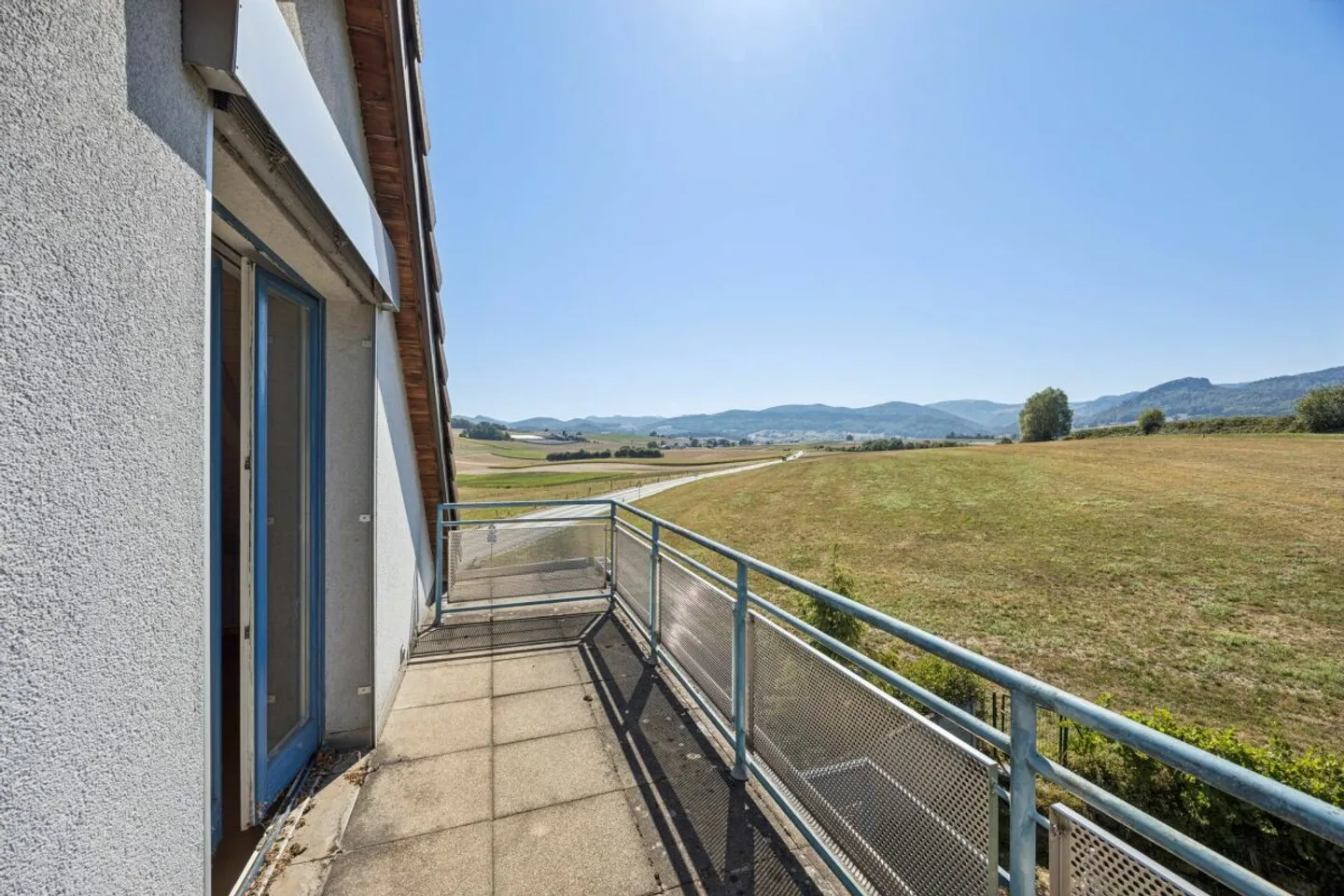 Modernes 5 ½-Zimmer-Reihen-Einfamilienhaus mit Garage und schöner Aussicht - Photo 9 of 10