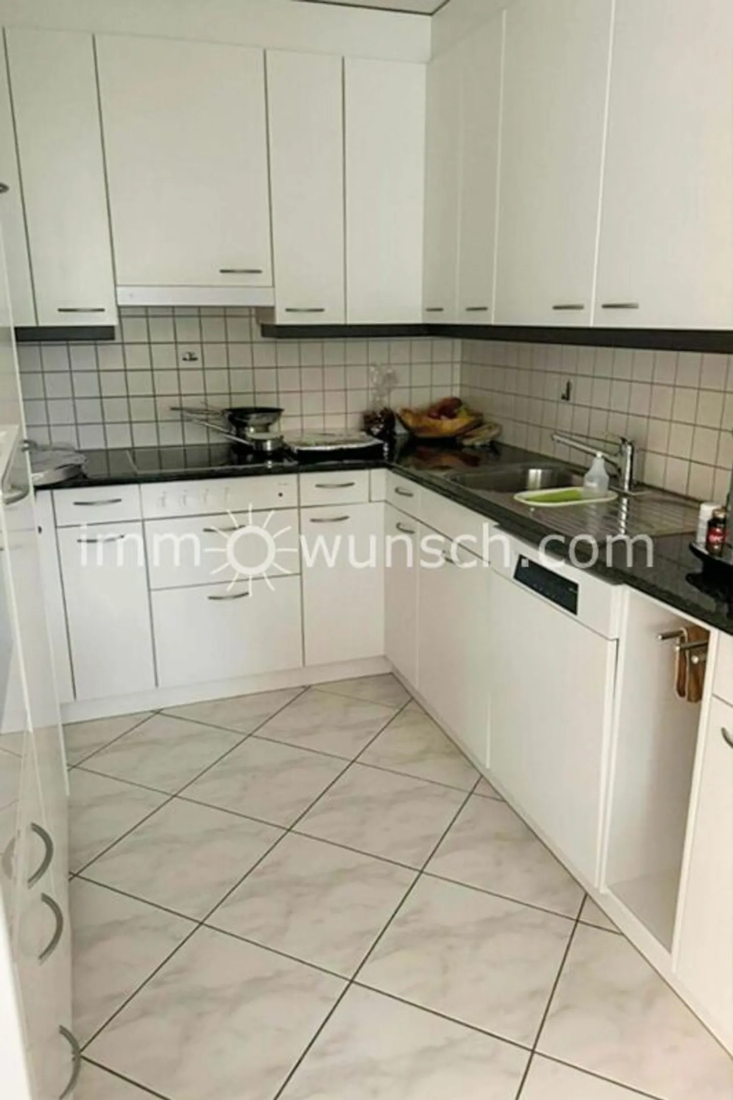 Family-friendly and spacious 5 ½ room condominium - Photo 4 of 10
