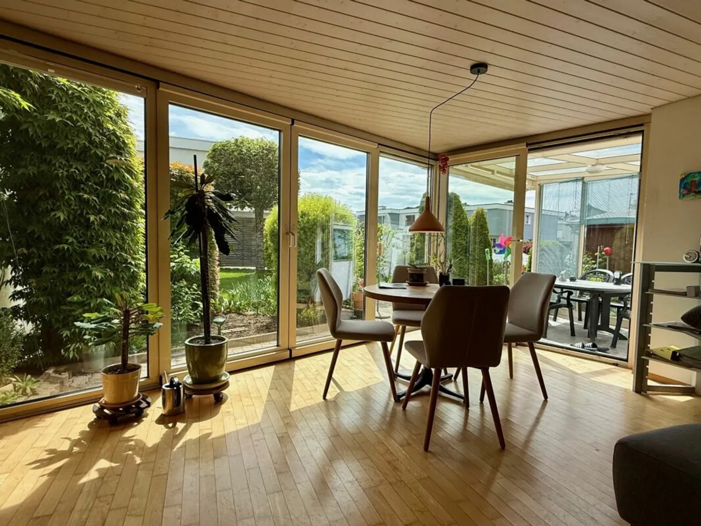 Casa a schiera angolare di 4,5 locali con pergola e bellissimo giardino - Foto 4 di 7