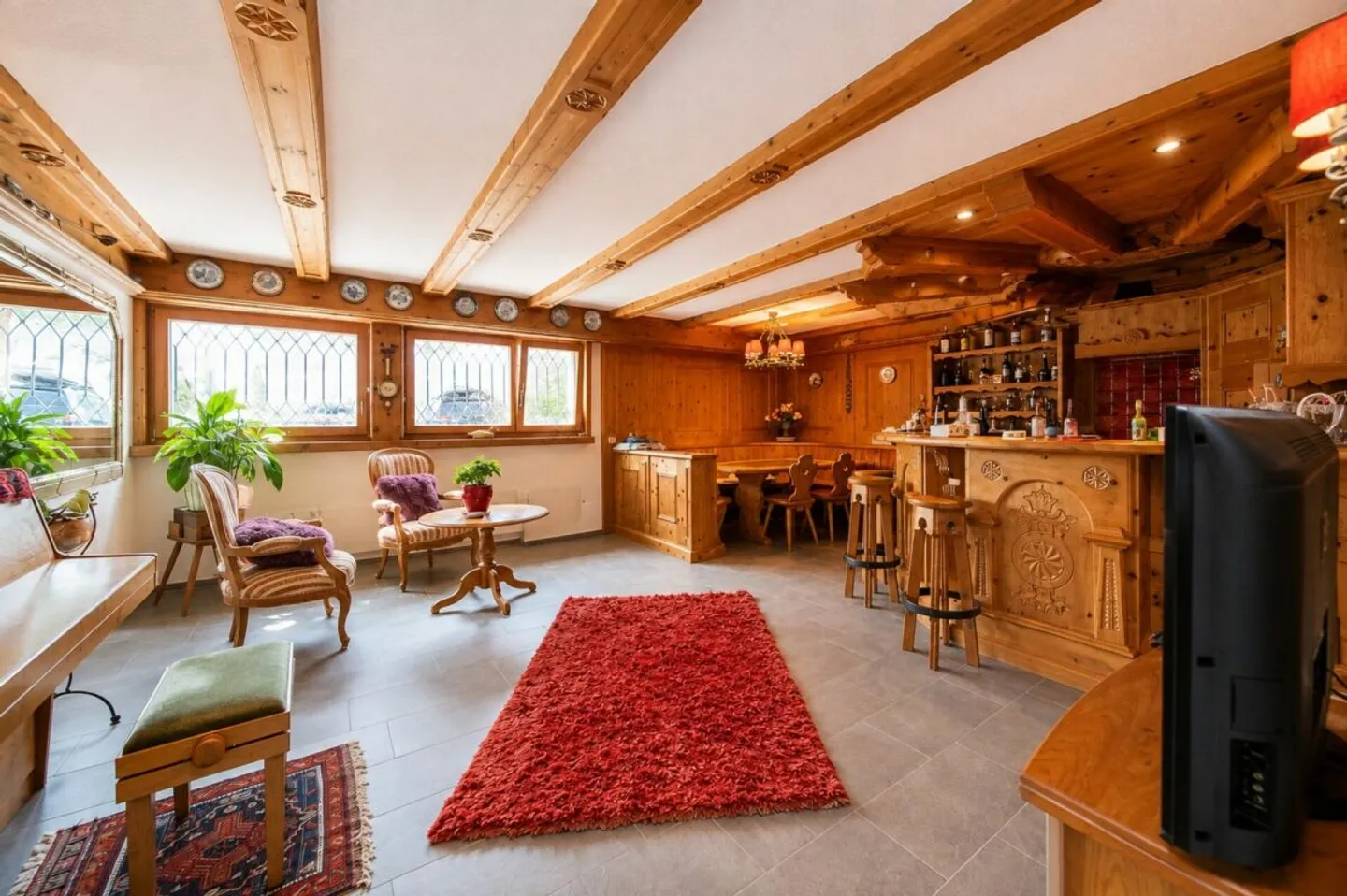 Exclusive Family Paradise with Pool and Scenic Views - Spacious 10-Room Single-Family House in Bergdietikon - Photo 12 of 13