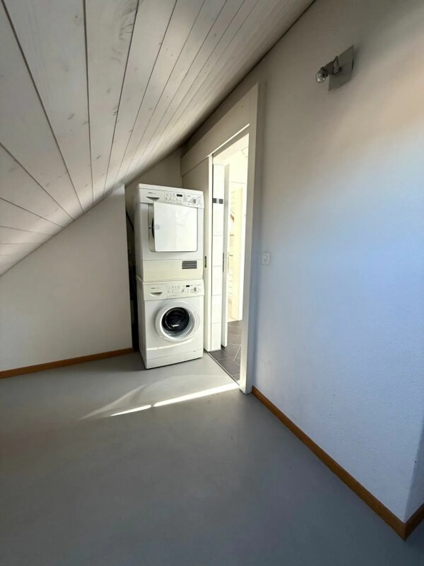 Appartamento duplex di 4,5 stanze in una posizione tranquilla e centrale - Foto 9 di 13