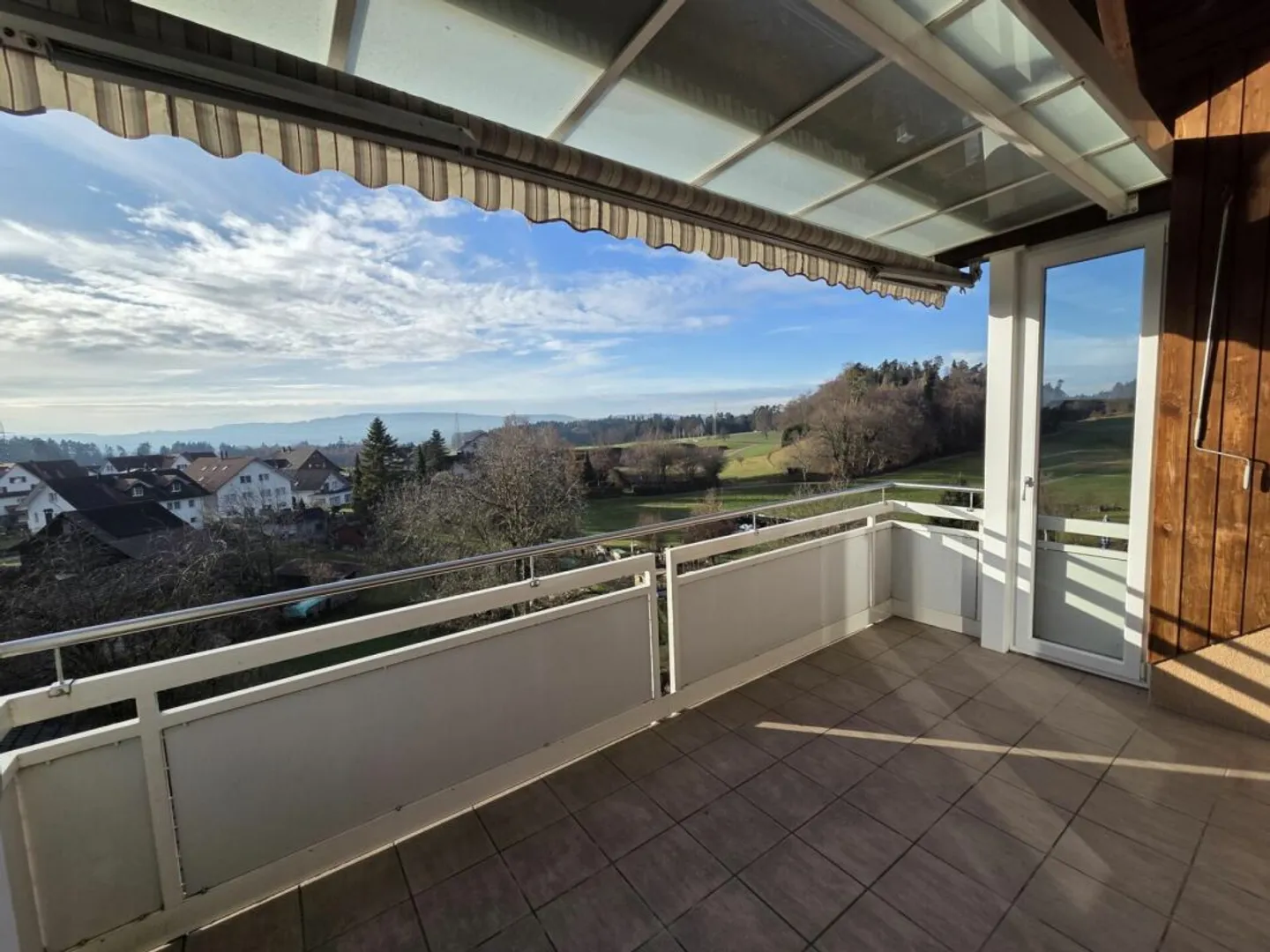 Grosszügige, lichtdurchflutete Dach-Maisonette-Wohnung an Top-Lage mit Fernsicht - Foto 4 di 13