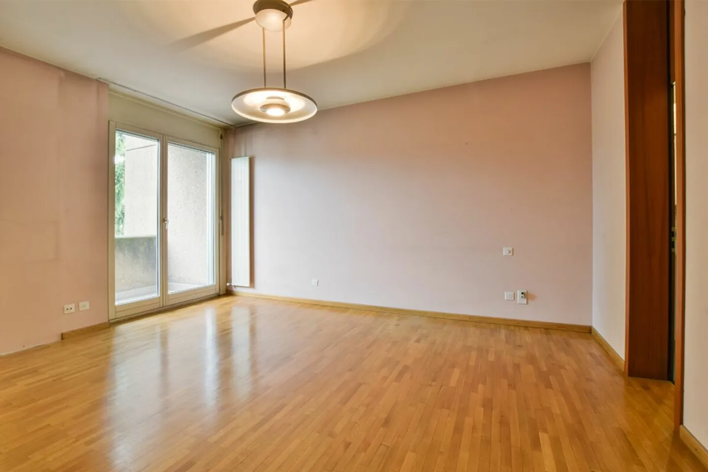 Appartement spacieux à rénover dans un quartier résidentiel - Photo 9 sur 13