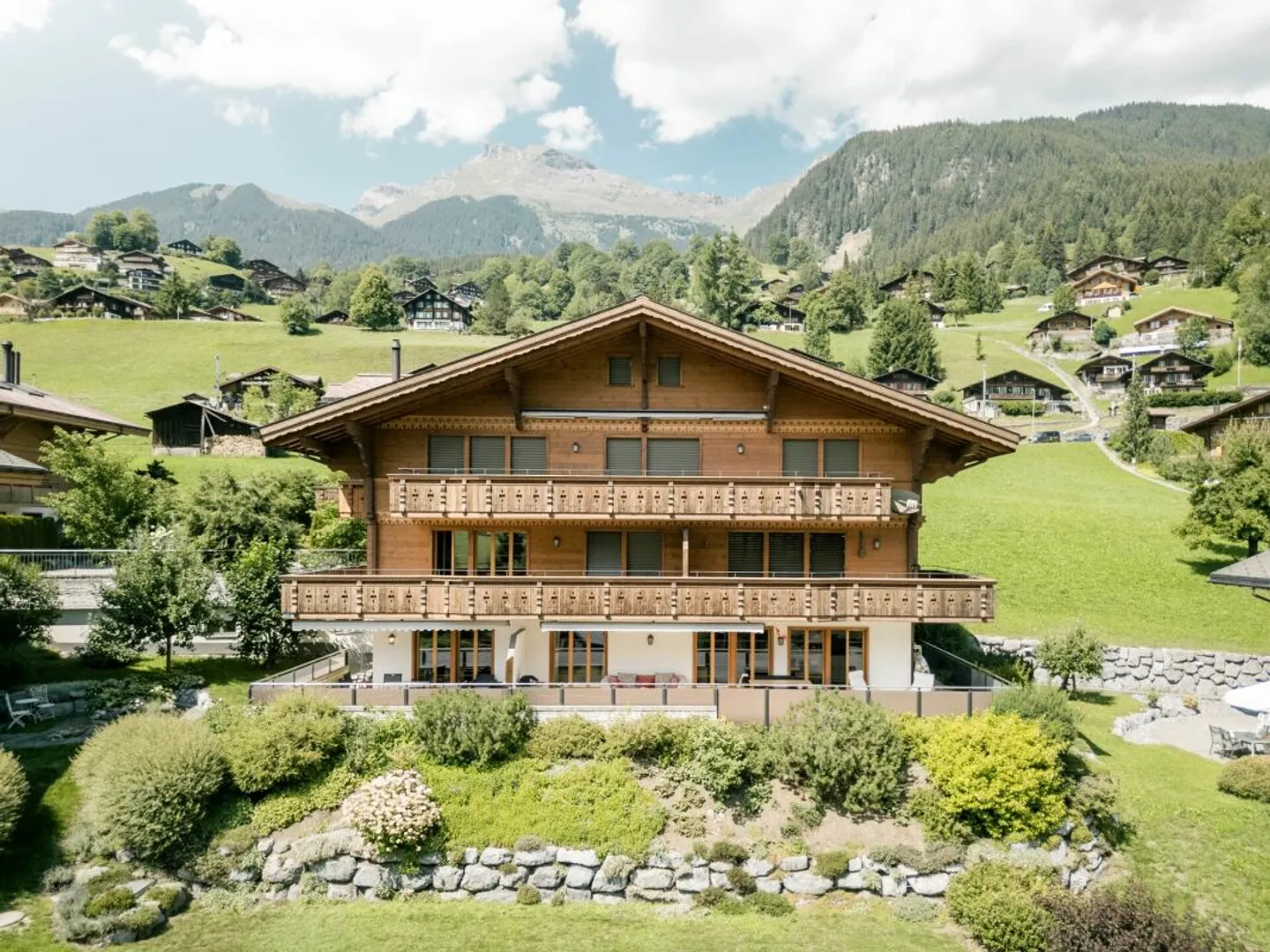Terrassenwohnung mit Bergblick - 4.5-Zimmer-Erstwohnung im Chalet Aquila - Foto 1 von 13