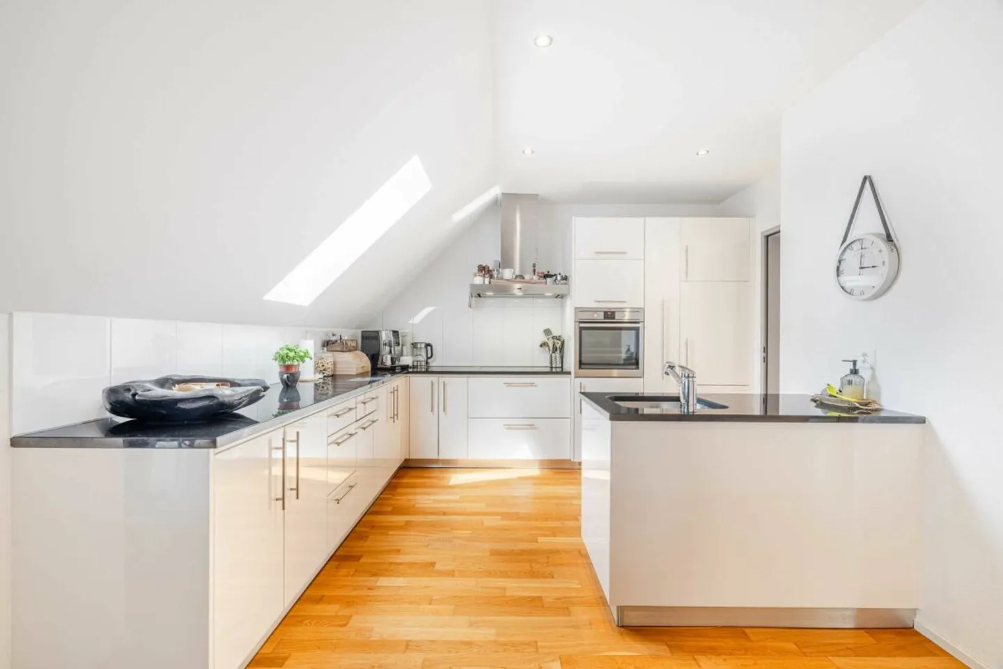 Living near Lake Constance - attractive 3.5-room penthouse apartment - Photo 1 of 6