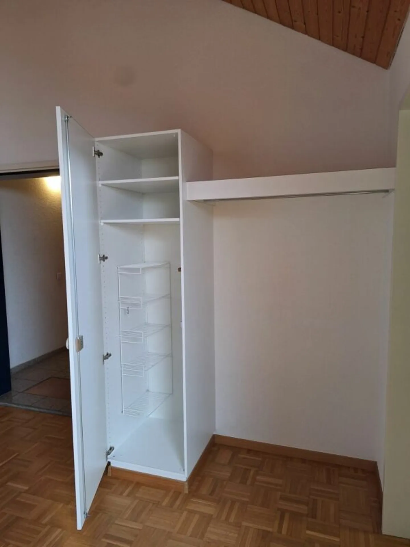 A renovated and bright 2.5 room apartment in a quiet location in Solothurn - Photo 9 of 13