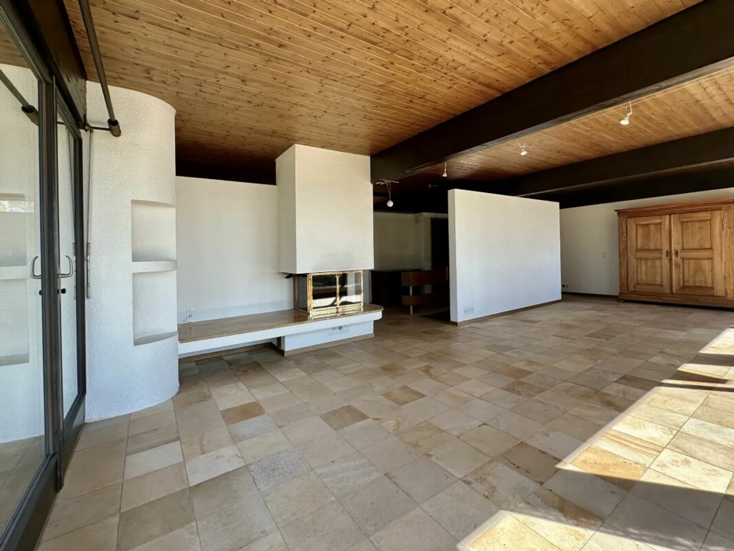 Freistehendes 7-Zimmer-Einfamilienhaus mit Pool und Weitsicht - Photo 4 of 13