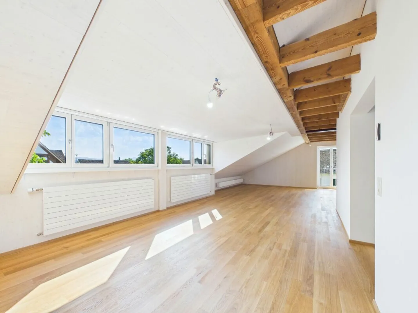 Very spacious, light-flooded, freshly renovated attic apartment - Photo 10 of 13
