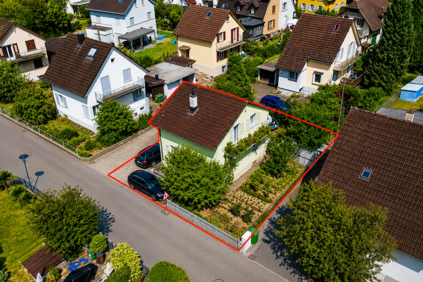 Detached single-family house directly at Lenzburg train station - Photo 2 of 13