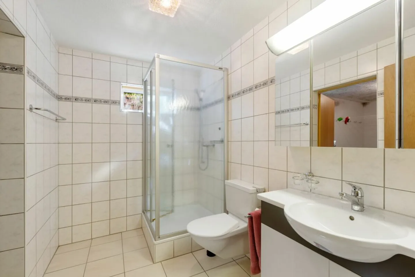 Grosszügiges 6½-Zimmer-Einfamilienhaus mit Doppelgarage - Photo 5 of 13