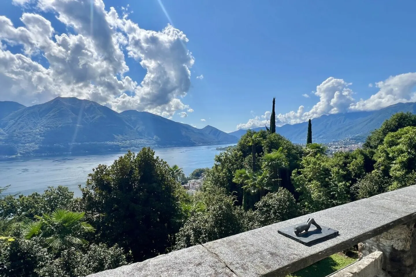 RISERVATO !!! Villa maestosa con grande terreno e vista lago a 180° - Foto 6 di 13