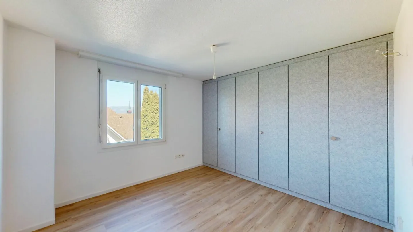 Appartement moderne de 4,5 pièces avec piscine, court de tennis et finitions de haute qualité - Photo 4 sur 8