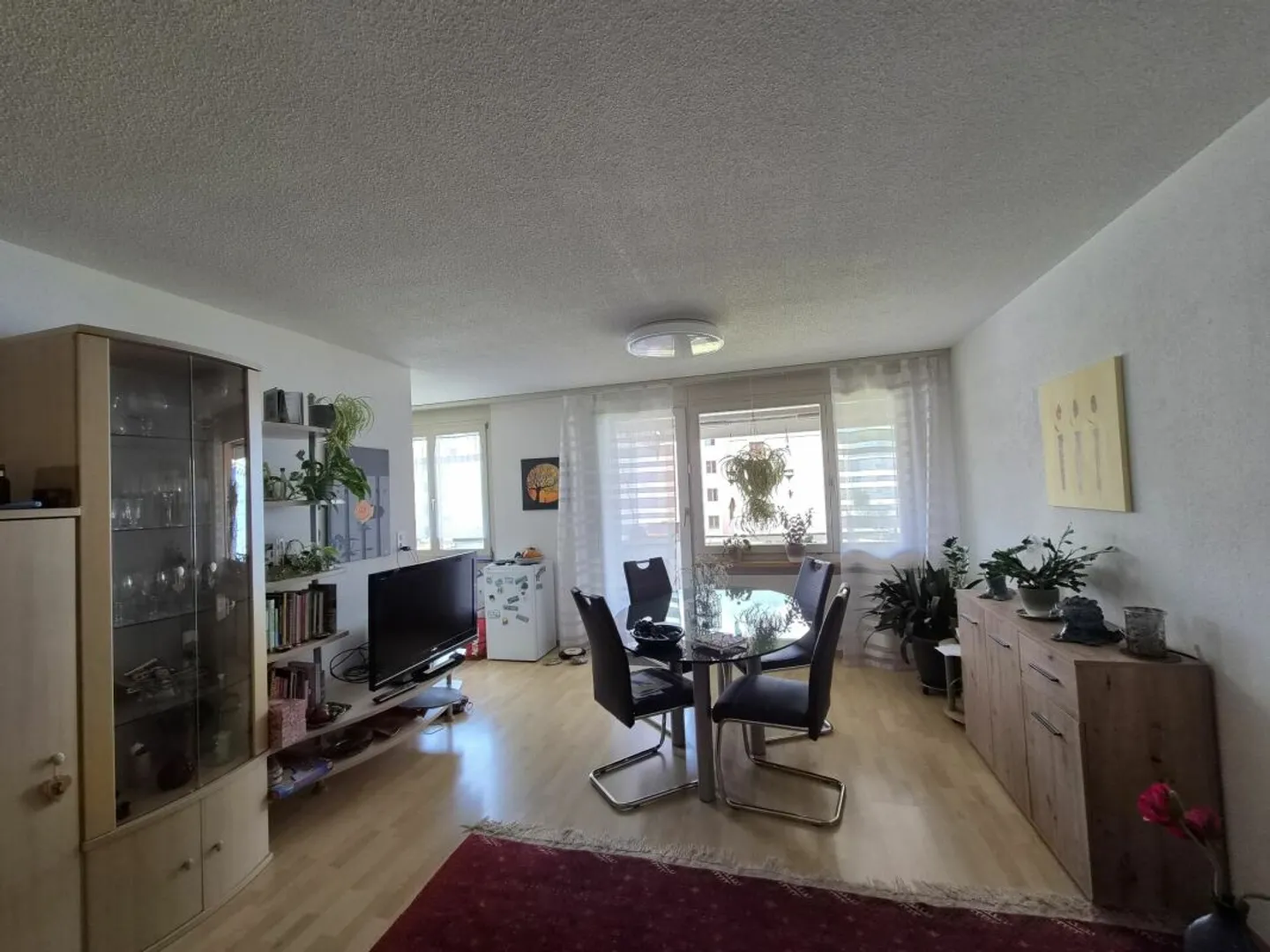 Sunny apartment in a central location - Photo 3 of 13