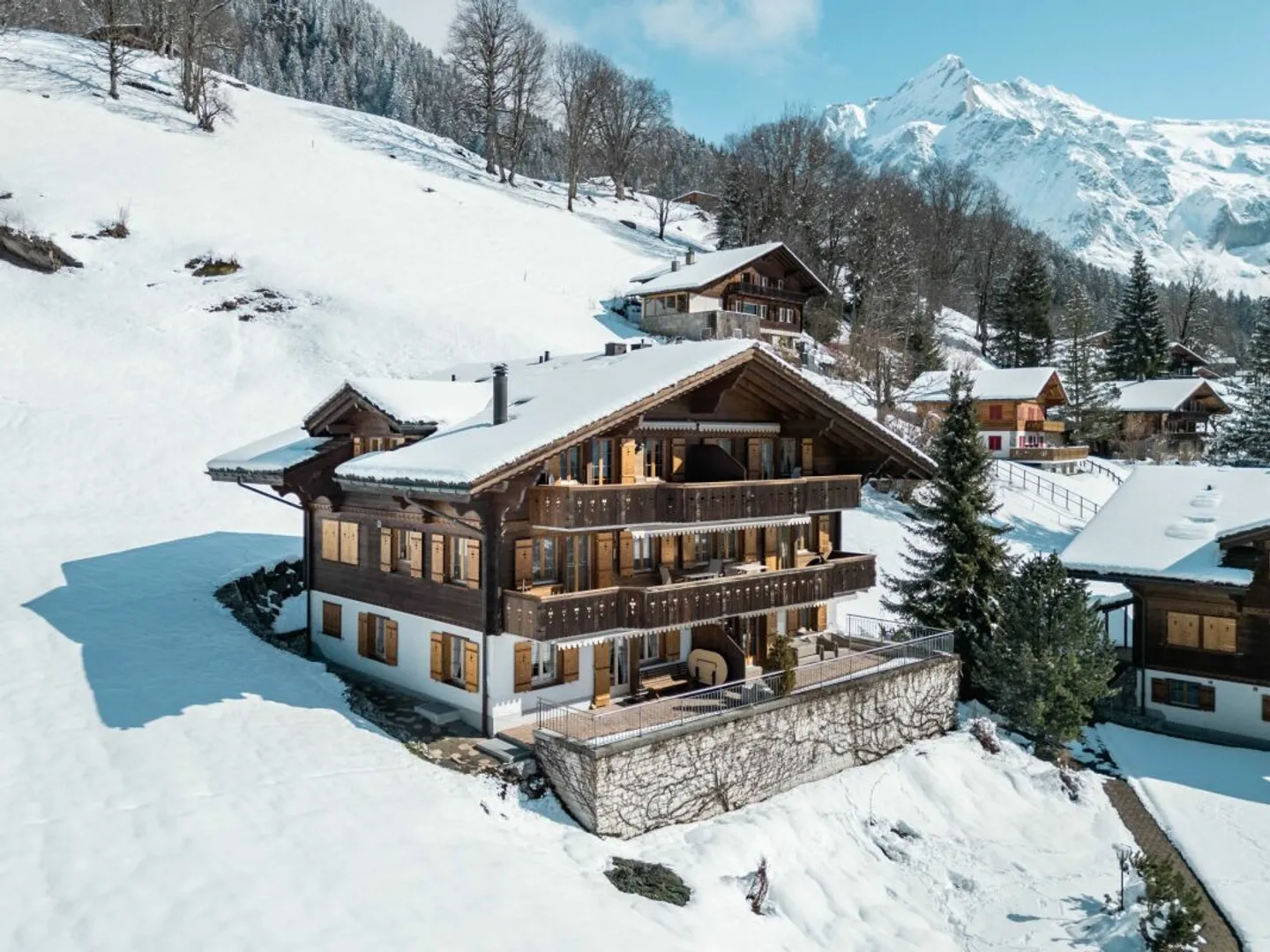 Spacious 4.5-room apartment in Chalet Gemel with mountain view - Photo 1 of 13