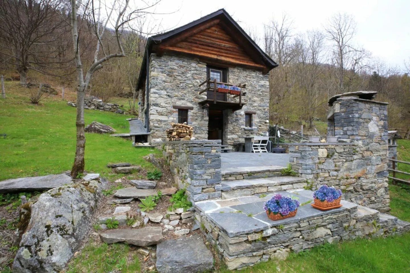 CAMPO VALLEMAGGIA - Ticino Rustic in the Midst of Nature - Photo 3 of 10