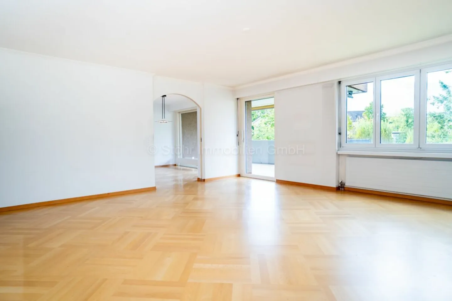 Spacious 5.5 Room Apartment Centrally Located in Winterthur-Seen - Photo 3 of 13