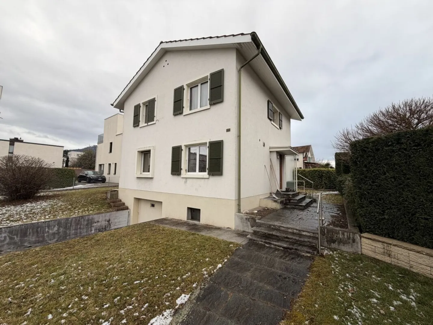 Charmantes Haus in Aesch mit moderner Ausstattung - Foto 1 von 2