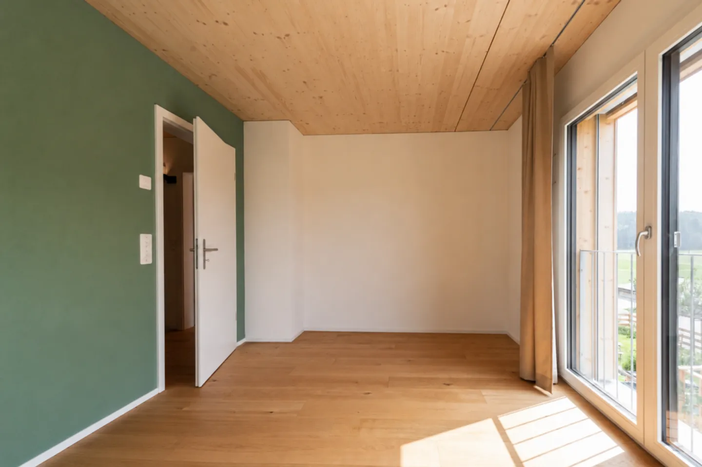 Modernes Einfamilienhaus mit Garten - Foto 9 von 13