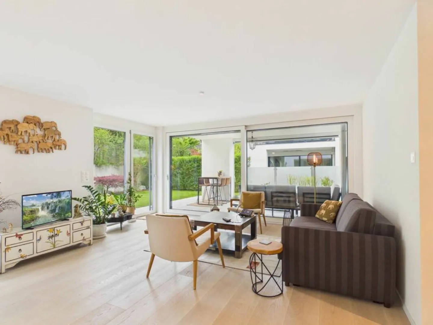 Stylé, lumineux et spacieux pour votre confort - Photo 1 sur 12