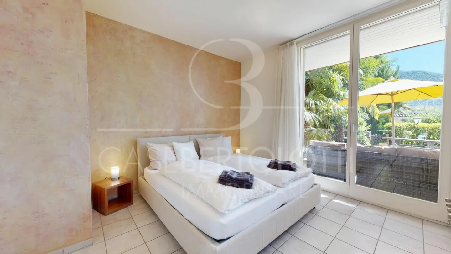 Charming Apartment with Lake View - Photo 11 of 13