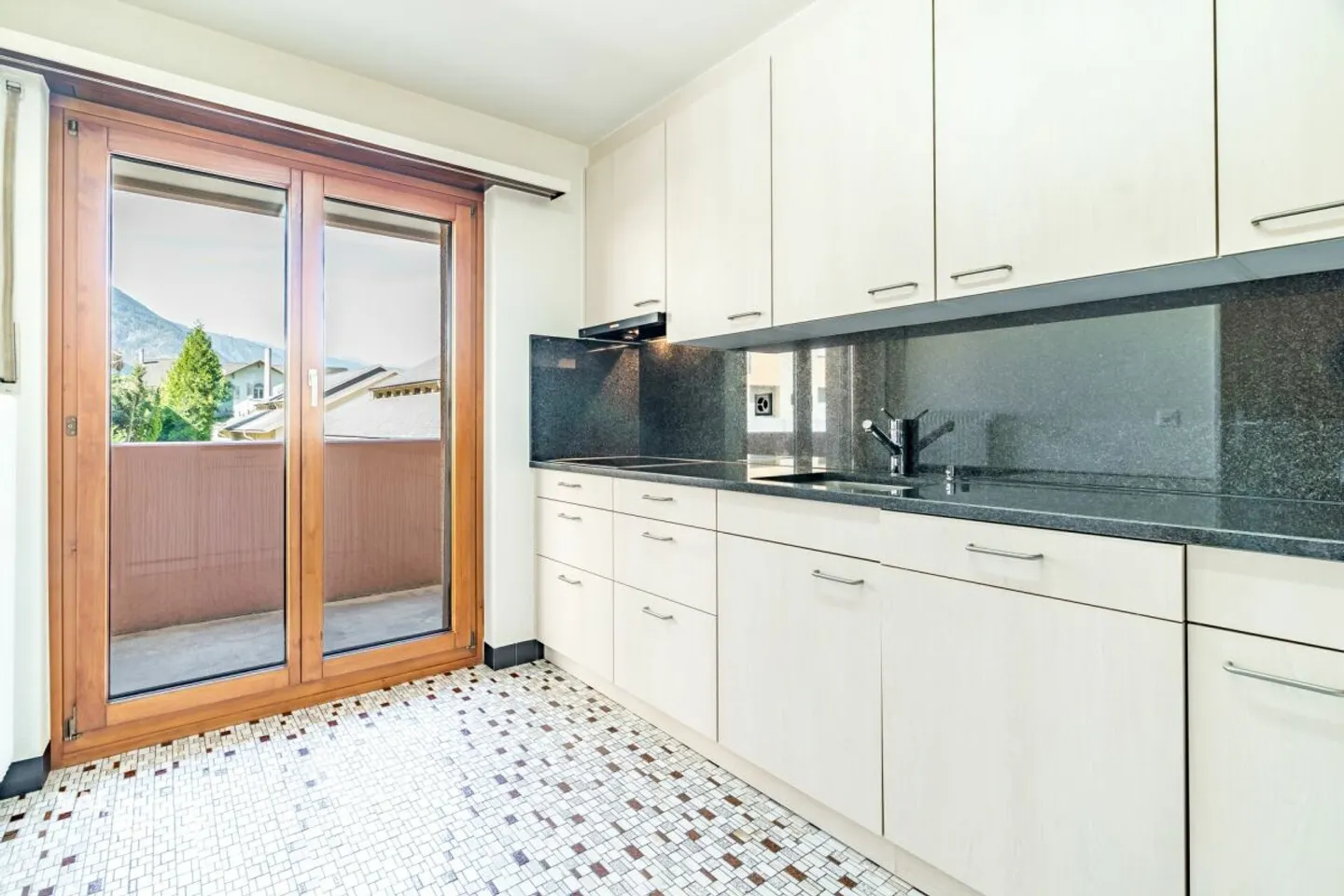 Spacious Living in a Central Location in Brig-Glis - with Balconies on All Sides - Photo 3 of 13