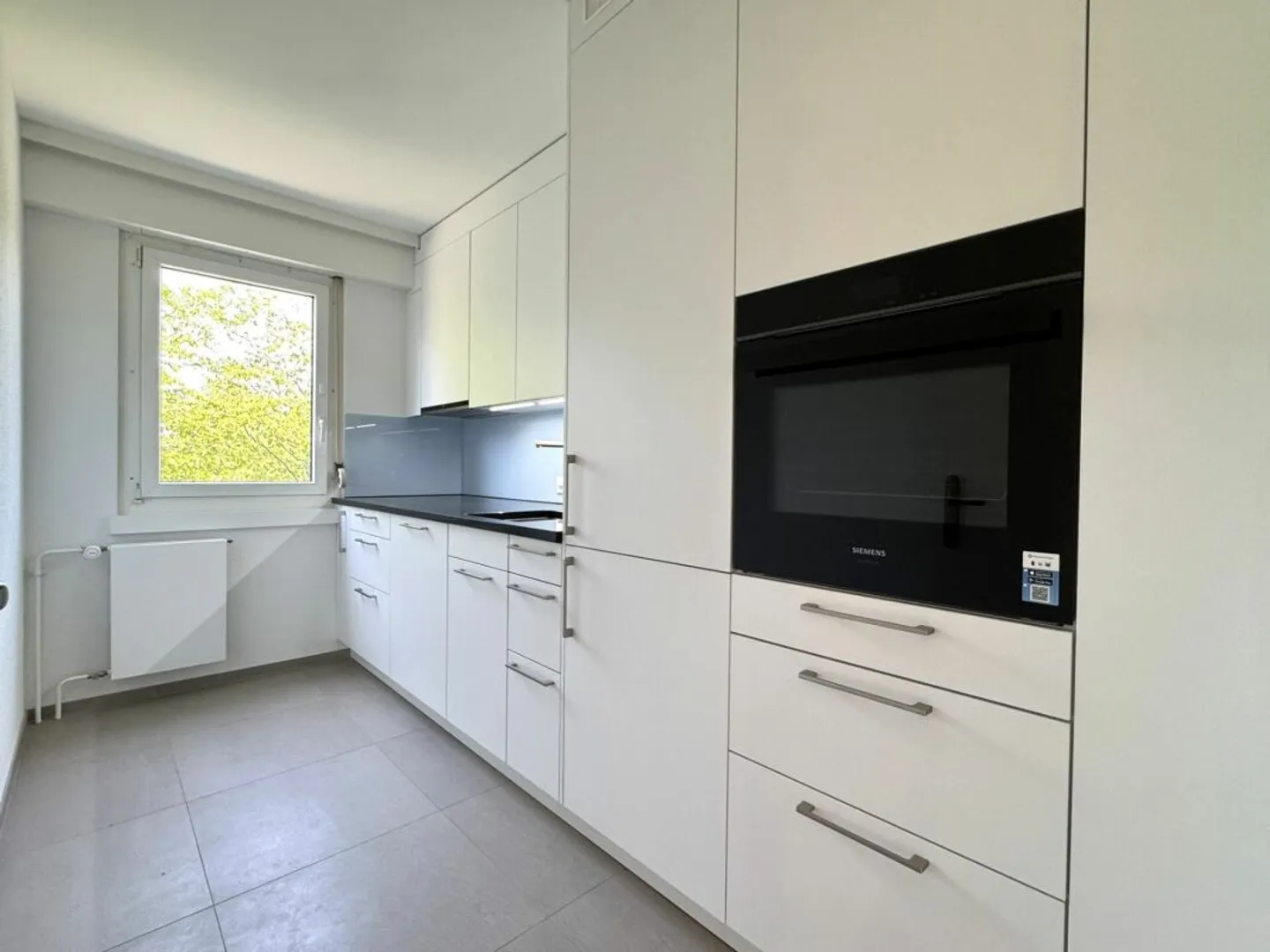 Appartement rénové de 4 pièces avec balcon sud et garage souterrain à Greifensee - Photo 3 sur 10