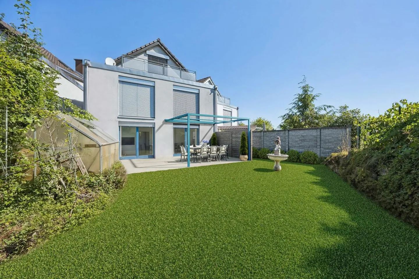 Modernes 5 ½-Zimmer-Reihen-Einfamilienhaus mit Garage und schöner Aussicht - Photo 1 of 10