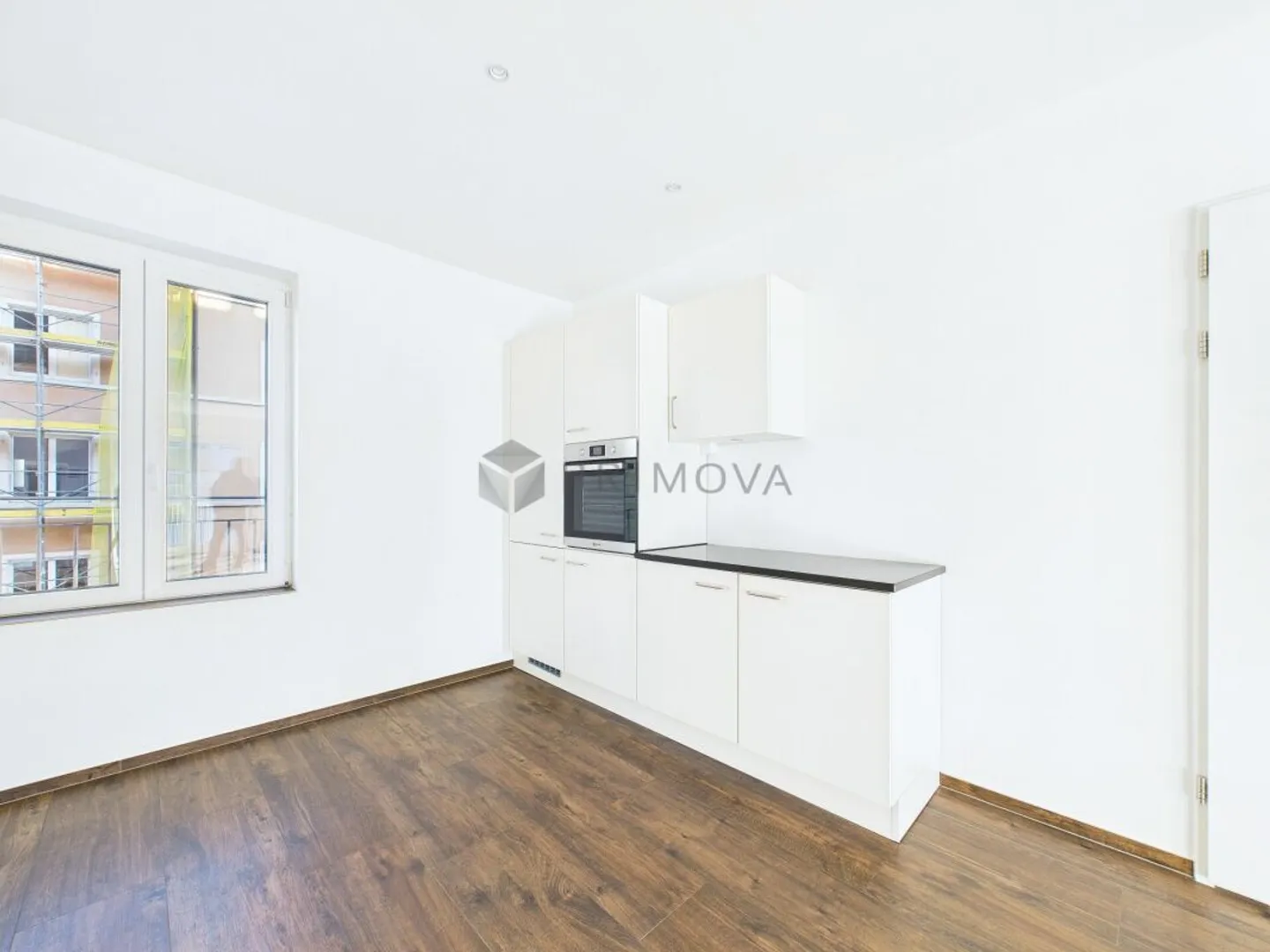 Modern residential jewel in the heart of Basel, completely renovated 3.5 room apartment directly on the Rhine - Photo 2 of 10