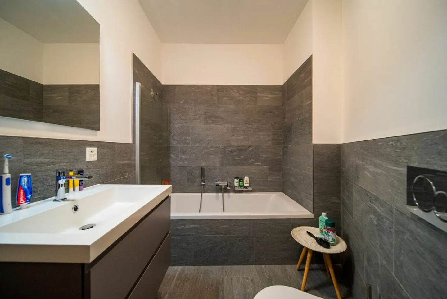 Modern 2.5-room terrace apartment with 20 m² terrace in Laax - Photo 5 of 13