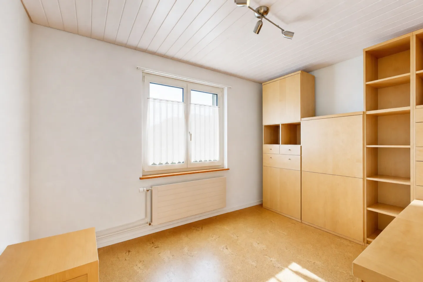 Well-maintained single-family house with forecourt and terrace - Photo 10 of 13
