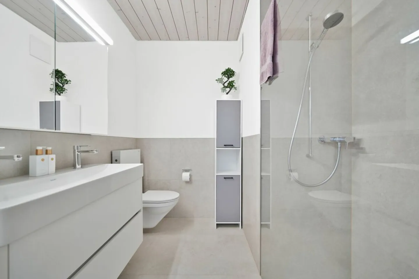 A Home to Fall in Love With - Modern 3.5-Room Attic Apartment with Charm - Photo 11 of 13